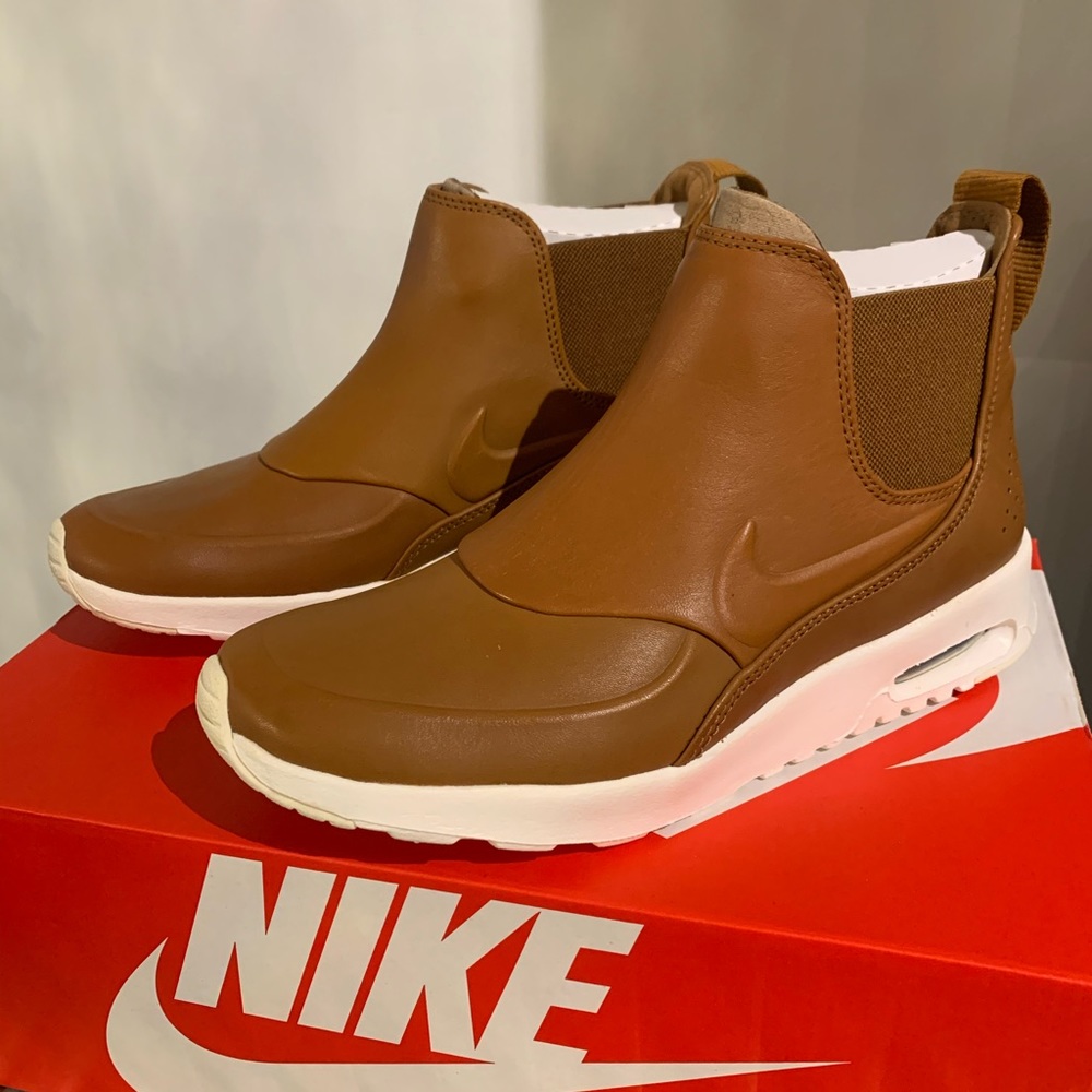 Nike Thea Mid